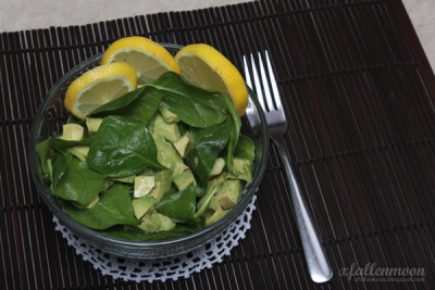 spinach, lemon and avocado salad