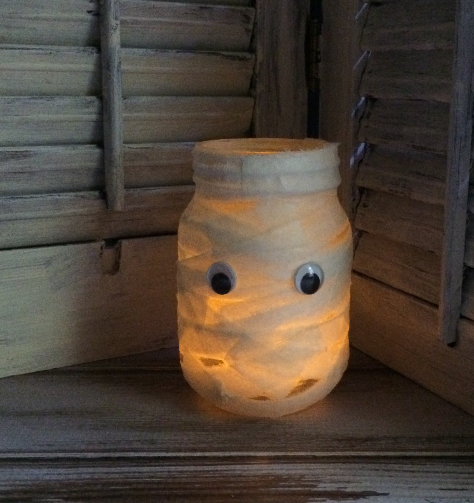 Mason Jar Mummy 