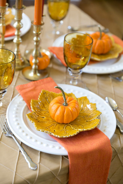Fall Pumpkin table setting