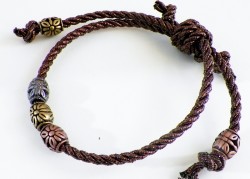Brown metallic bracelet with sliding knot