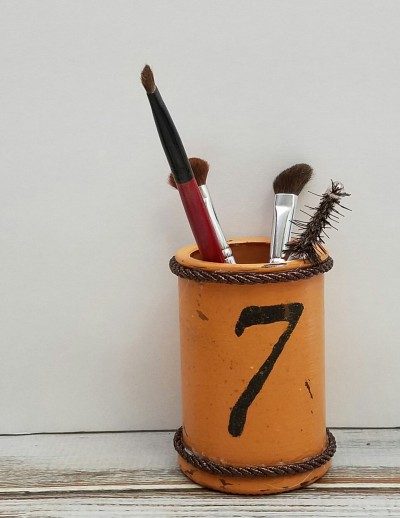 DIY makeup brush holder