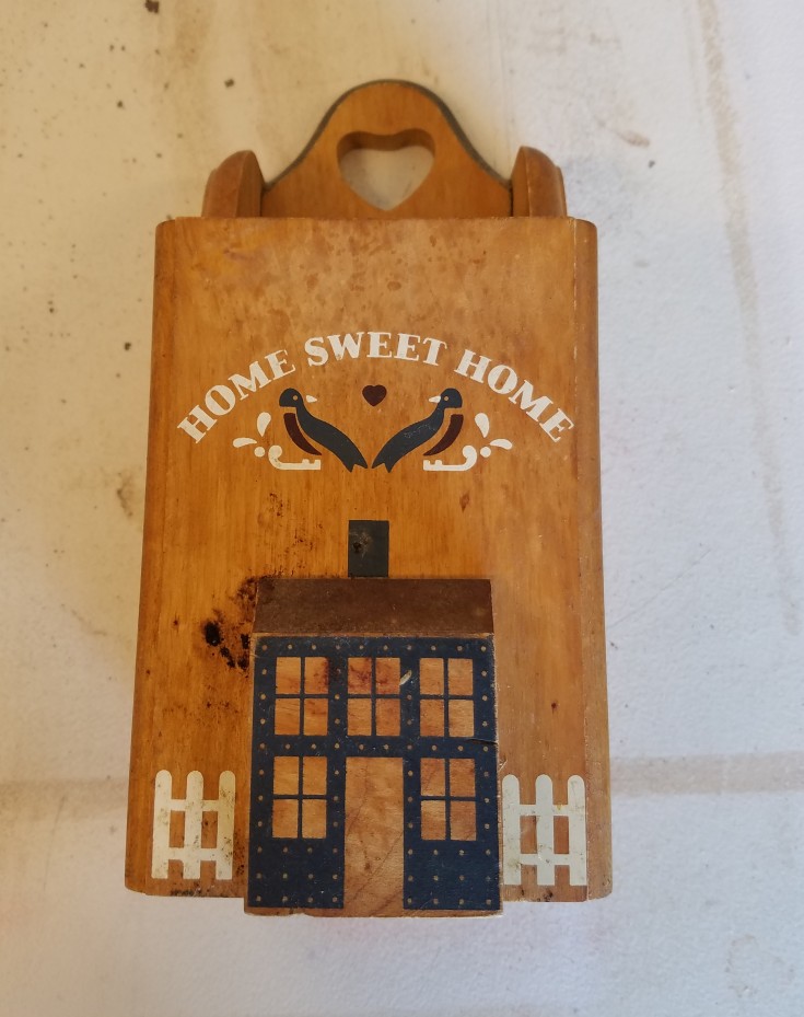 Farmhouse Signs and Thrift Store Makeovers