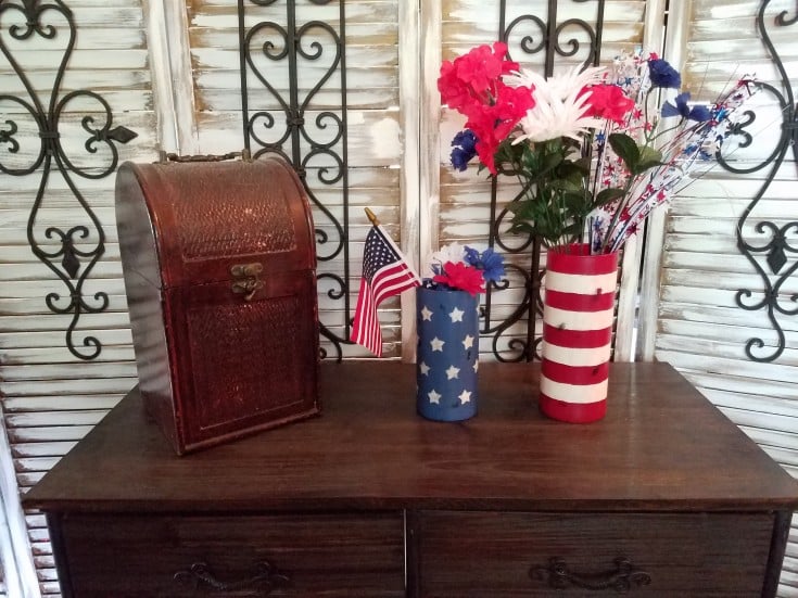 how to make Patriotic vases out of two thrifty finds