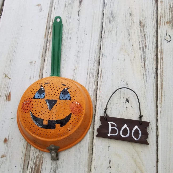  How to make a Vintage Strainer Jack-O-Lantern | Diy Fall Décor #HolidayDecor #HomeDecor #JackOLantern #repurposed #upcycled #diy MixedKreations.com