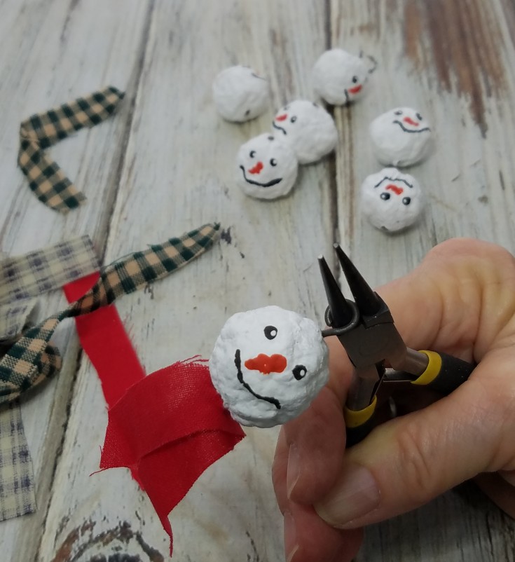 diy snowman garland on wire 