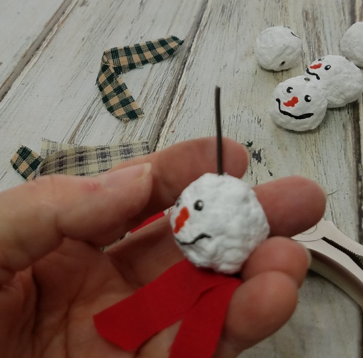 diy snowman garland on wire
