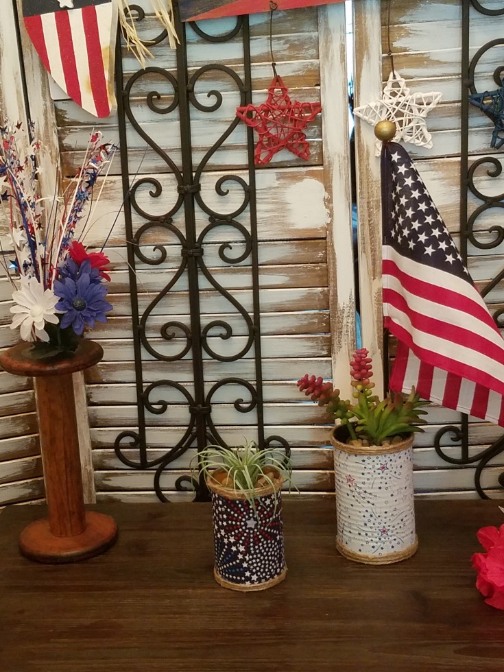 Diy Patriotic Succulent Tin Can Planters | How to repurpose a can into a patriotic planter #Repurpose #upcycled #TinCan #holidaydecor #PatrioticDecor MixedKreations.com