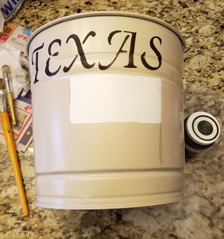 Galvanized Bucket Makeover to Texas Flag Planter #Galvanized #Bucket #Planter #Upcycled #diy MixedKreations.com