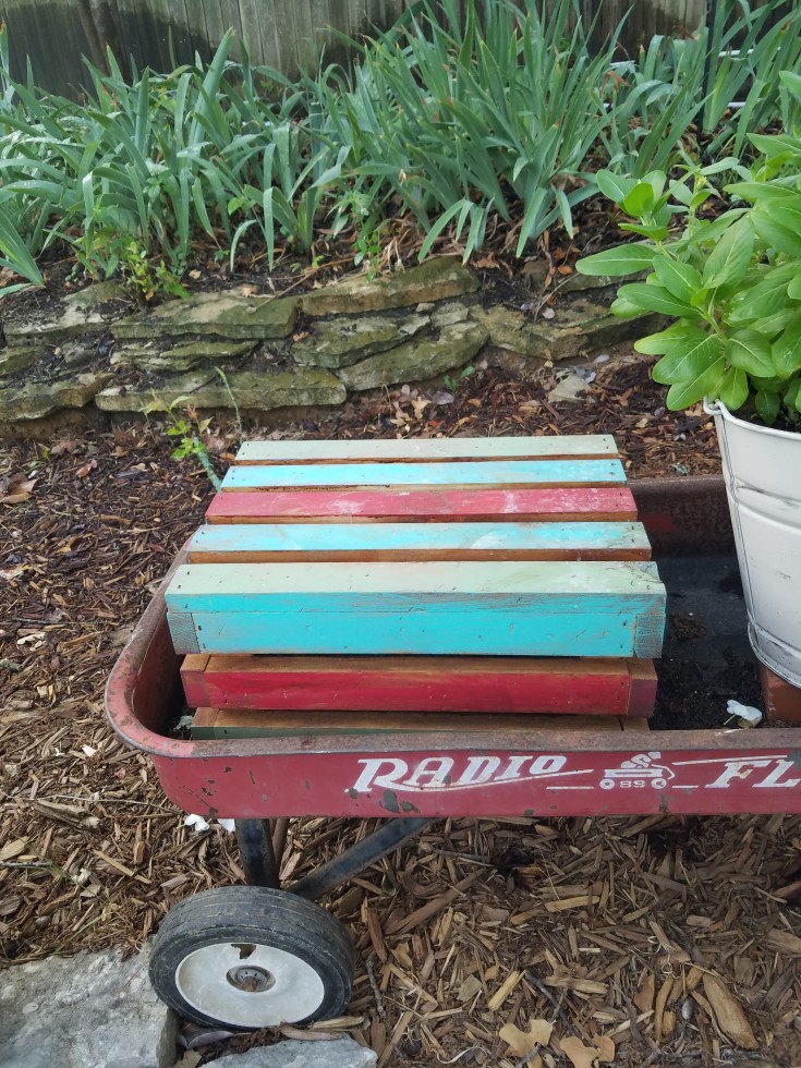 How to Add Color to a Wooden Crate the Hubby Way #upcycled #PlantStand #Garden #WoodCrate MixedKreations.com