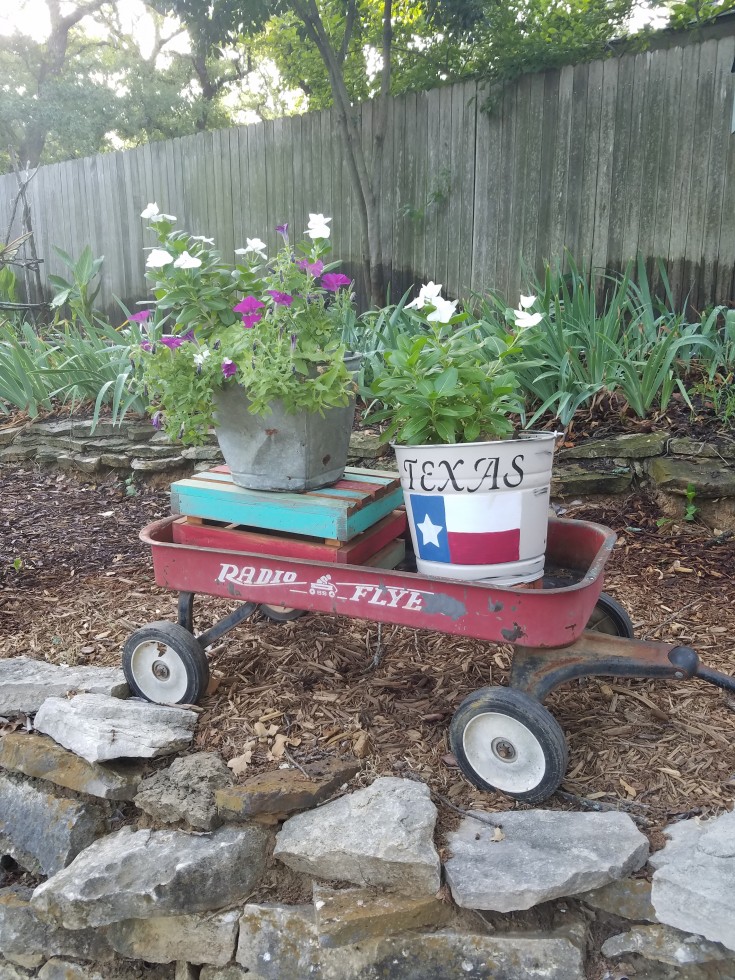 How to Add Color to a Wooden Crate the Hubby Way #upcycled #PlantStand #Garden #WoodCrate MixedKreations.com