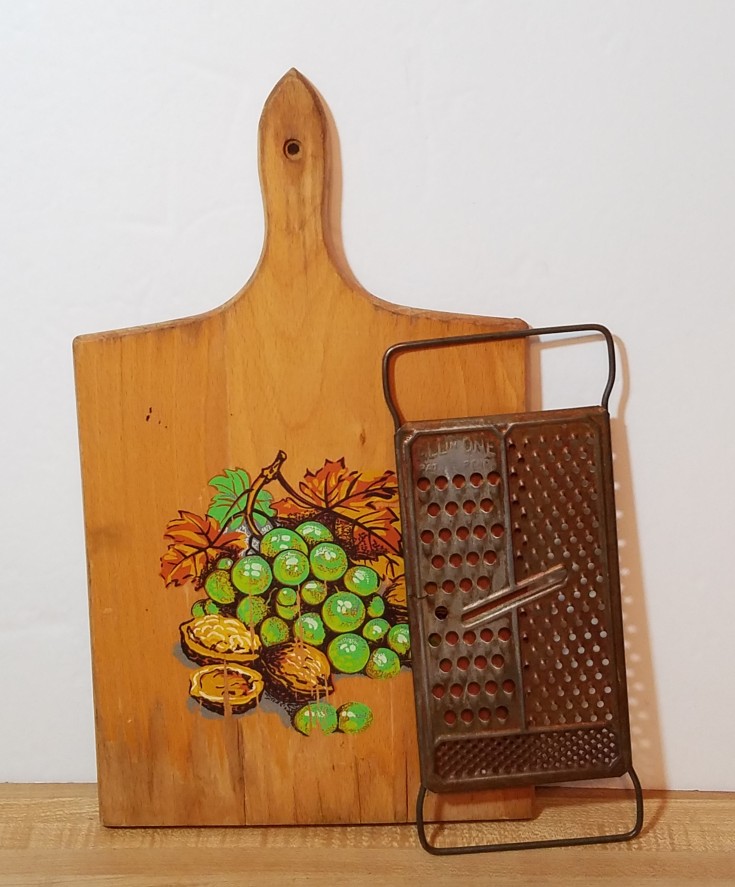 Repurposed cutting board and grater, how to upcycle a wood cutting board and grater, photo display, recipe holder, diy, Mixedkreations.com