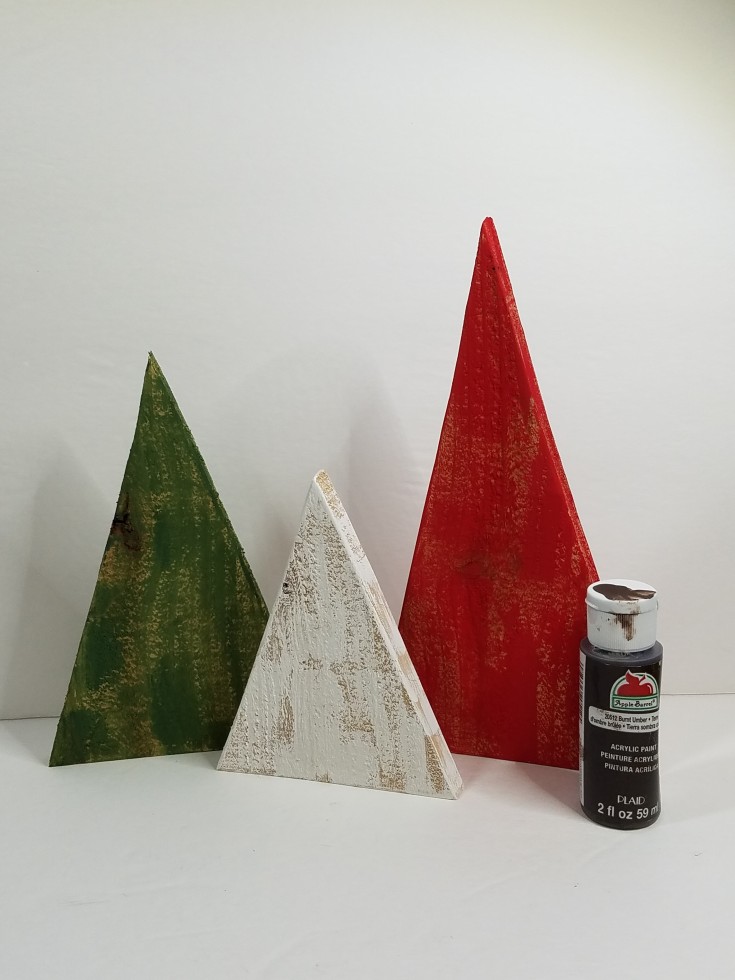 Diy primitive wooden Christmas trees, How to make rustic Christmas trees, easy diy wooden Christmas trees MixedKreations.com