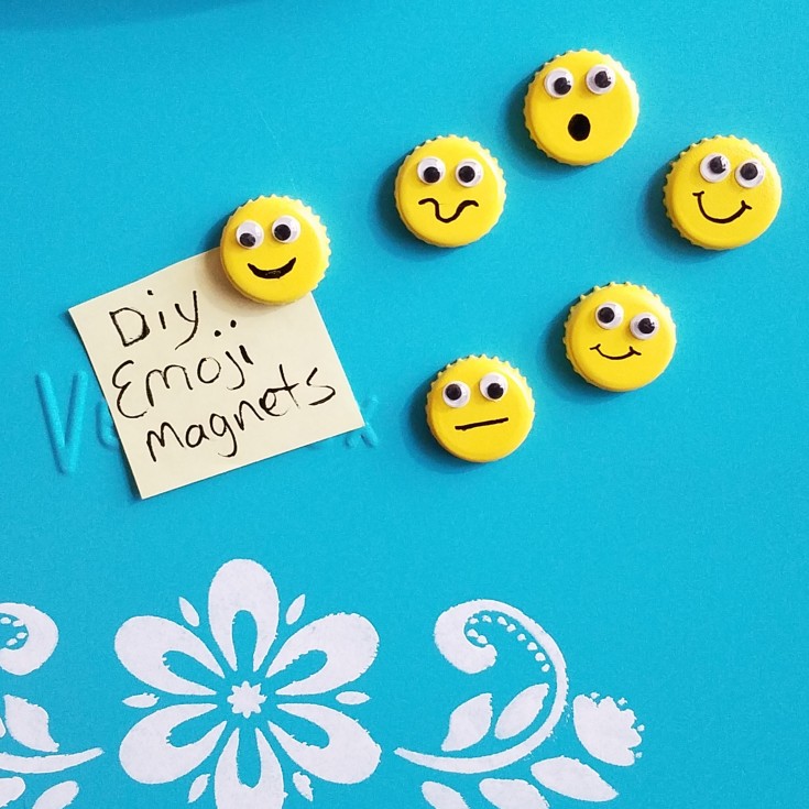 Easy bottle cap emoji magnets, how to upcycle bottle caps into emoji magnets, diy emoji magnets, Repuprosed bottle caps, upycled bottle caps, diy emoji magnets, Mixedkreations.com