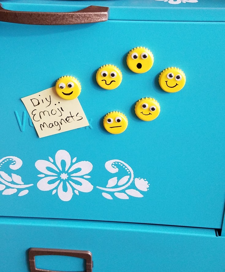 Easy bottle cap emoji magnets, how to upcycle bottle caps into emoji magnets