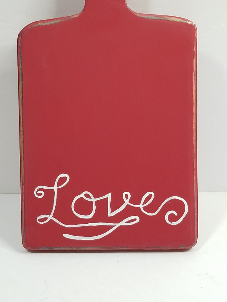Repurposed Cutting Board Décor , Valentine’s Day decor, diy upcycled cutting board project