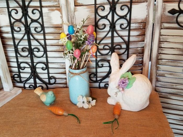 How to make a speckled Easter egg jar out of a empty glass jar for a Easter centerpiece.