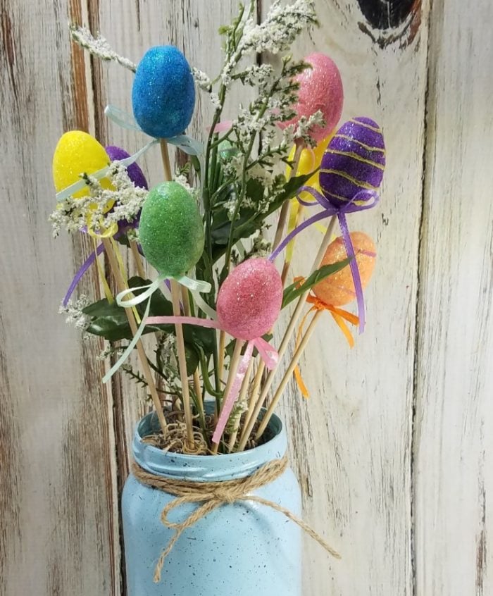 How to make a speckled Easter egg jar out of a empty glass jar for a Easter centerpiece.