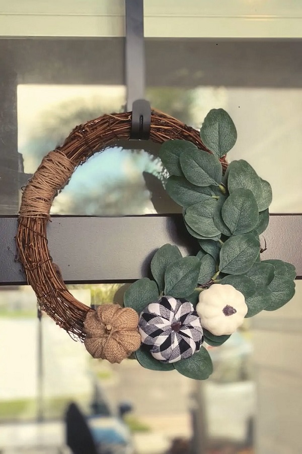how to make a farmhouse wreath