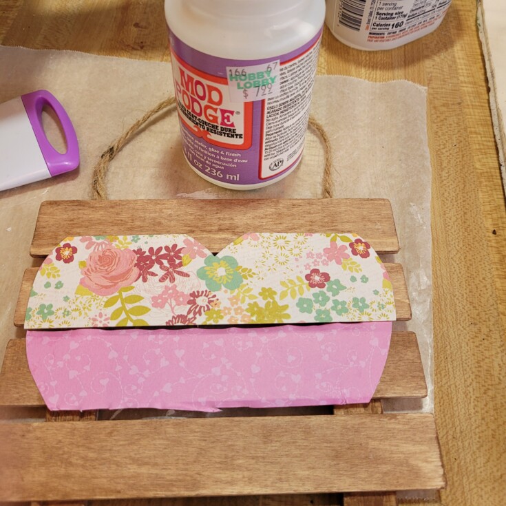 Making a decoupaged valentine sign