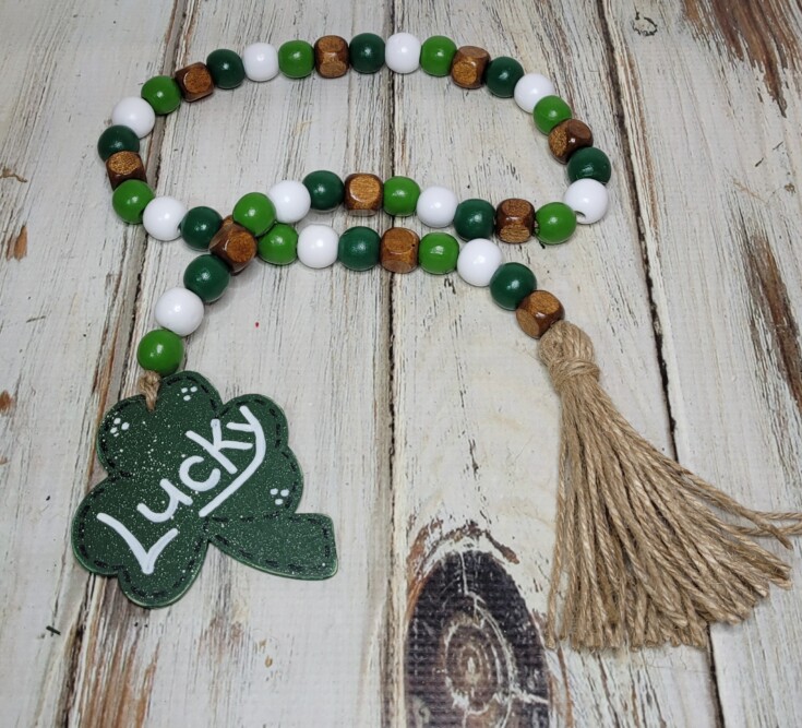 How to make st Patricks lucky beaded garland
